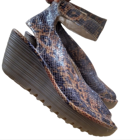 NEW FLY LONDON OPEN TOE WEDGE - Picture 3 of 4